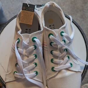 NWT Vionic Beach Stinson White Canvas    WS96-2021 Women's Sneakers Sz 8.5